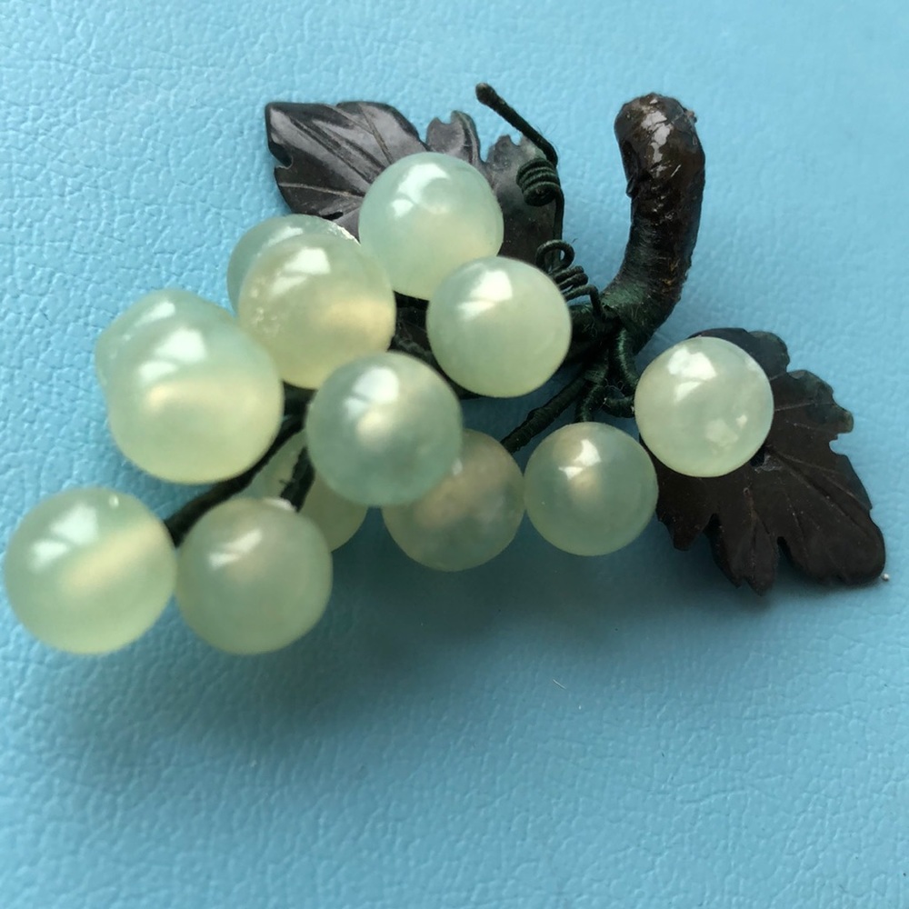 1 Vintage Jade bunch of grapes pin? craft redesign